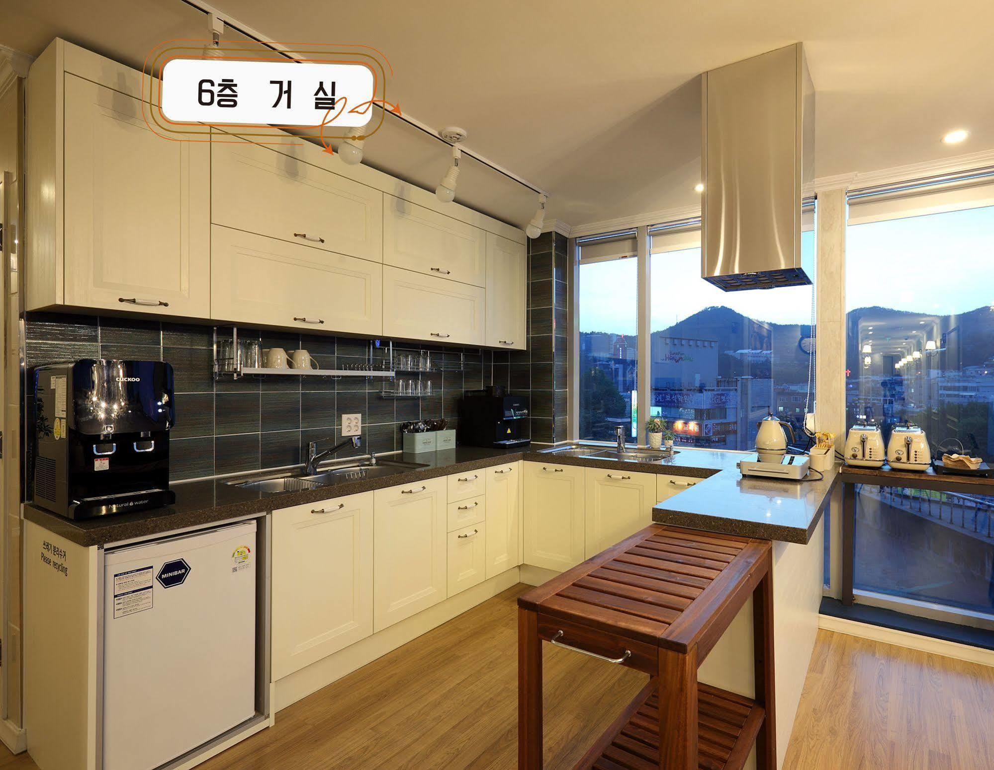 First Guesthouse Busan Exterior photo