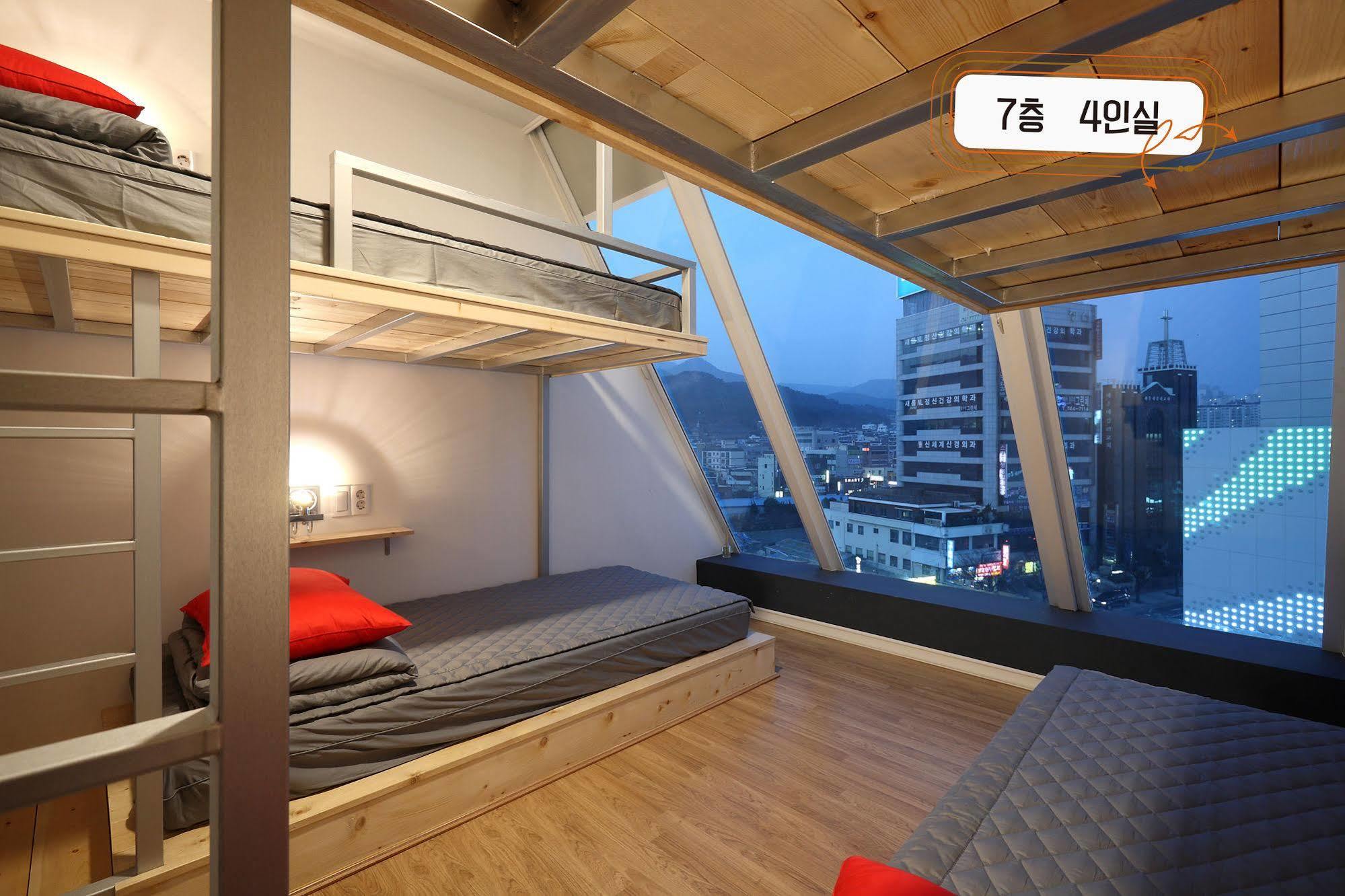First Guesthouse Busan Exterior photo