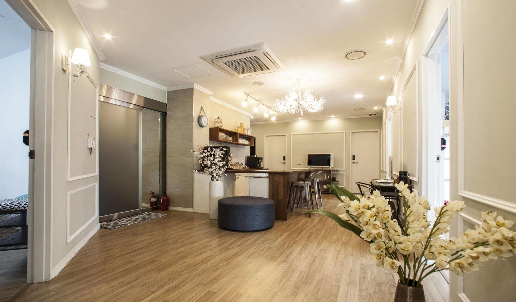 First Guesthouse Busan Exterior photo